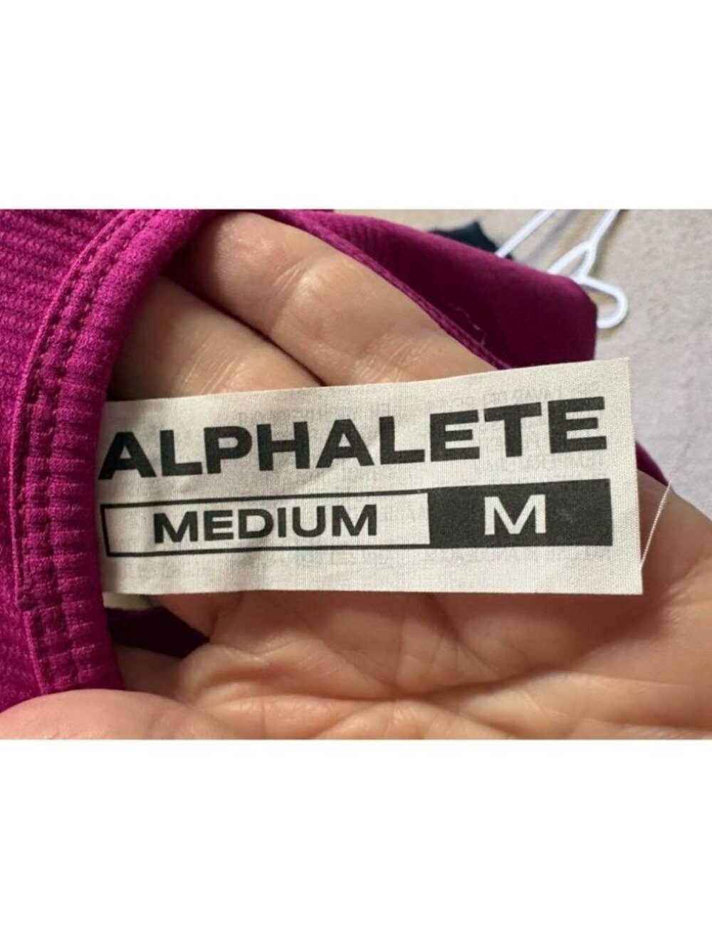 Alphalete Stratus Cropped Tank Top Size Medium Bright Pink NWOT - Picture 3 of 3